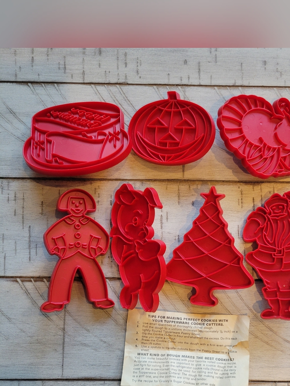 Tupperware Holiday Vinrsge Cookue Cutters With Directions